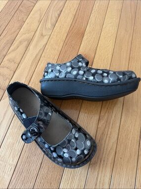 Ingaro polka dot non slip Mary Jane clogs